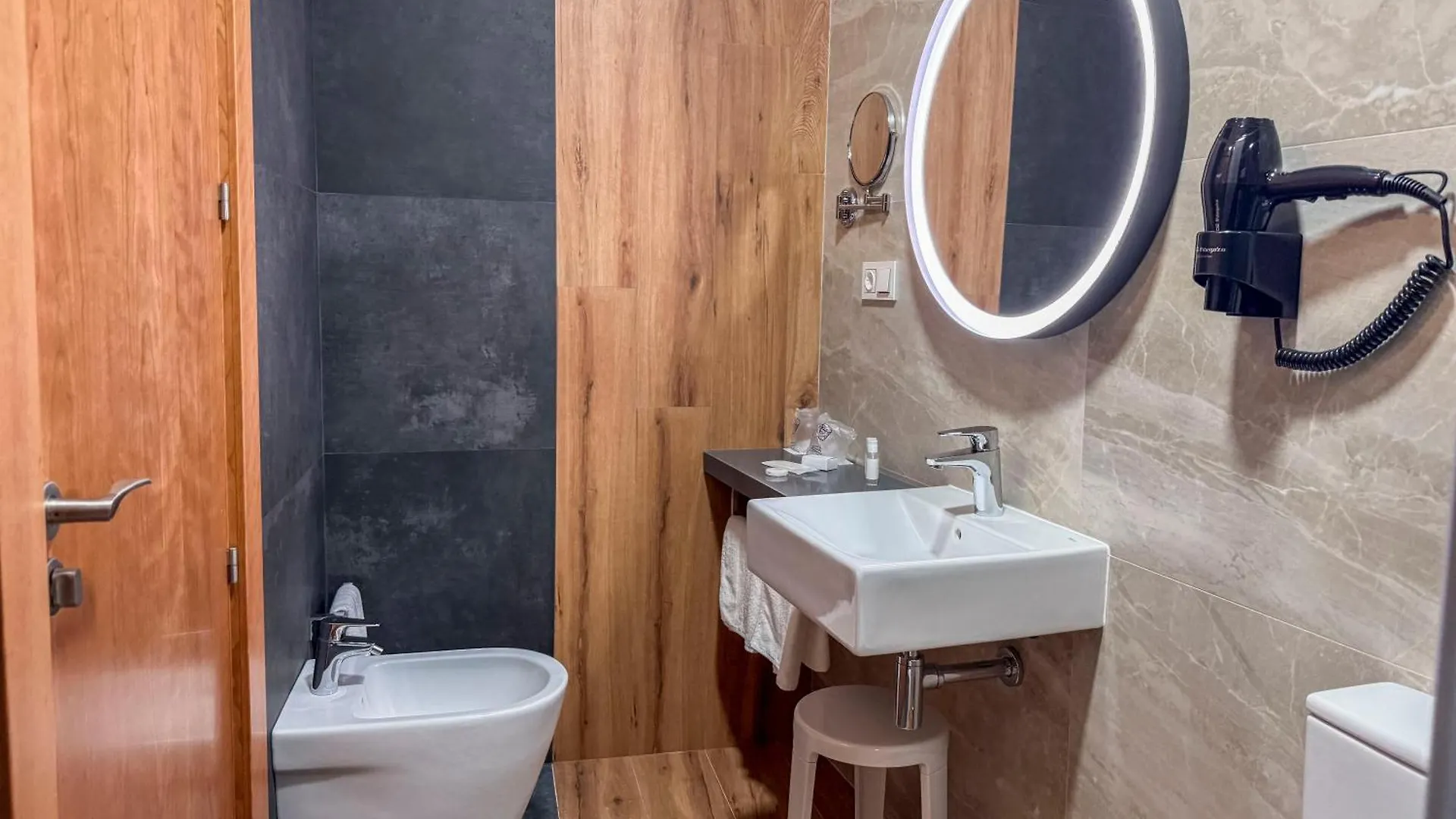 Torreluz Suites Almeria Apartment